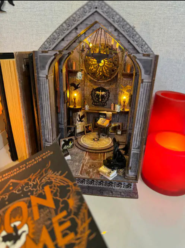 EssentialNooks™ Drachenschloss (Vierter Flügel)