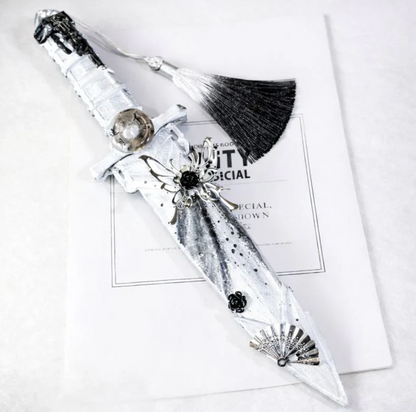 Essential Nooks™ Verzauberte Dolche