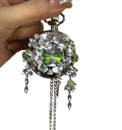 Essential Nooks™ Verzauberte Taschenuhr